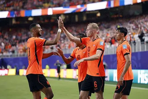هولندا تترفق بتونس وتكتفي بثلاثية في كأس العالم
